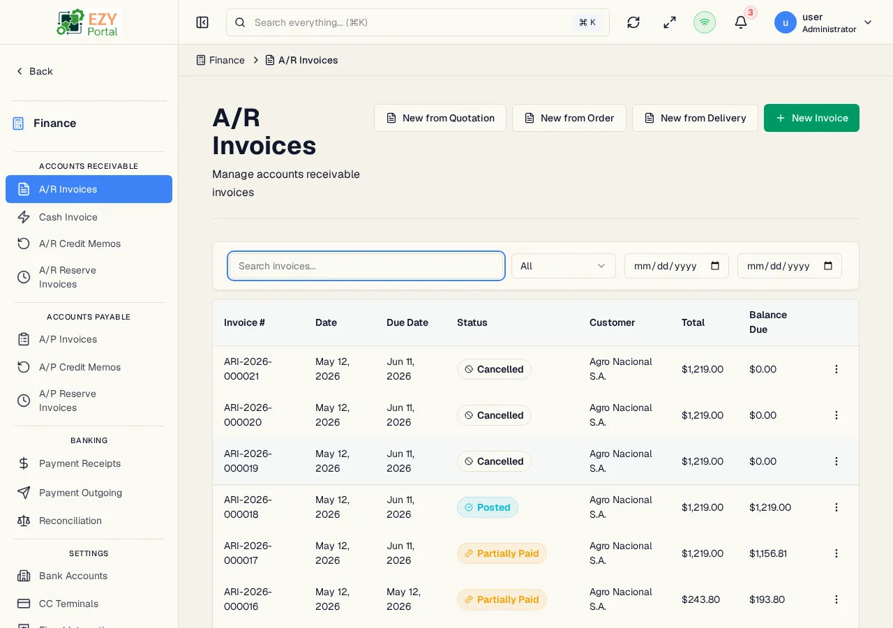 A/R Invoices list showing document numbers, dates, statuses, customer names, and amounts