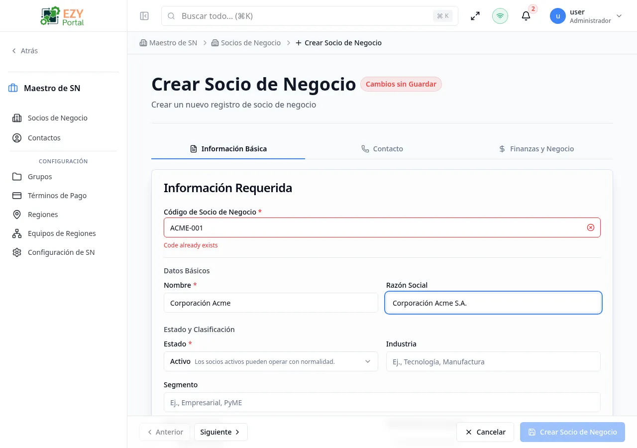Formulario Crear Socio de Negocio — pestaña Información Básica con datos de muestra: código ACME-001, nombre Acme Corporation, estado Activo y rol Cliente seleccionado